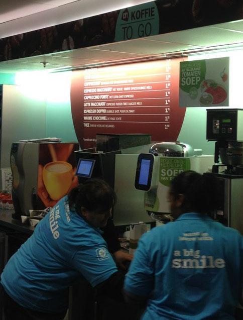 365SOUP's tweet photo. #abigsmile echte #soep bij @ahtogo @amc_nl en  @RdamCentraal uit de @365soup #soupserver. Smakelijk! http://t.co/vuLPsrfEdY