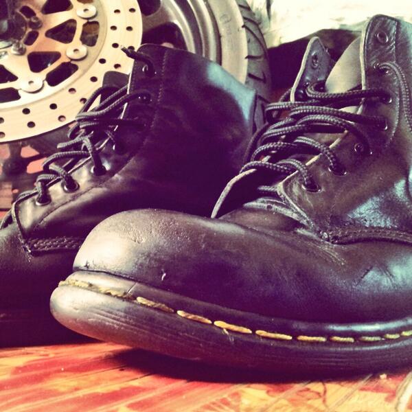 DMmalaysia's tweet image. “@superjayfirdaus: Dari tahun 2000-2013 still setia degan dia ni &amp;amp; love this shoes.. @DMmalaysia http://t.co/wBjvLarHcH”