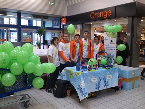 Succès de la collecte de jouets par UnisCité Isère ! Merci à Eco-Système, Emmaüs, aux volontaires et aux donnateurs!