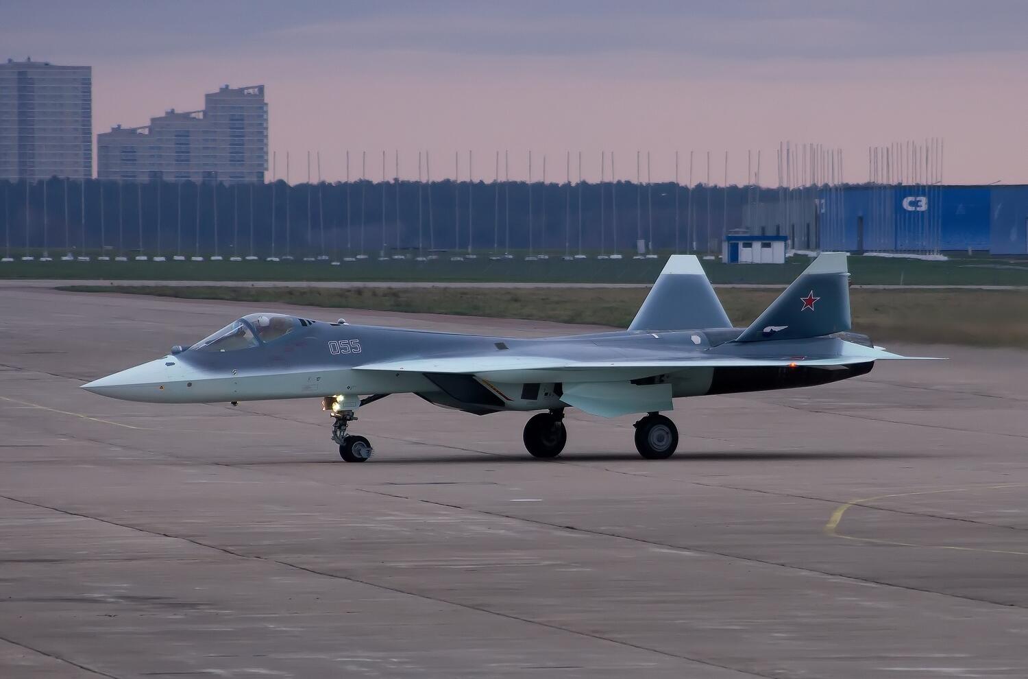 Sukhoï PAK-FA (T-50) - Page 2 BZi0vAmCUAAGUjK