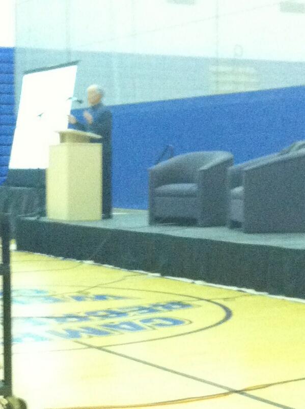 DCSBC2013's tweet photo. The voice of the blue jays Jerry Howarth!!! http://t.co/K32sZ9zbeU