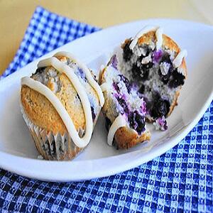 - sweetnbake.com/santas-blueber… #BasicMuffinRecipe #BestMuffinRecipe #BlueberryMuffinRecipe #BlueberryMuffinRecipes ...