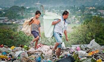 #journeedelenfant  
#Philippines:+d'1M d'enfants sur décharges
Photo d'@Enfantsdumek
dons=reduc d'#impôt #sachez-le!