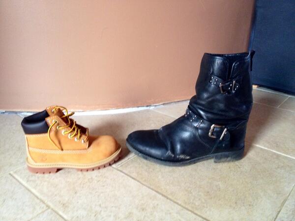 frchto_'s tweet image. J'avais commandé des Timberland taille 41 et j'ai reçu ça... Hm.