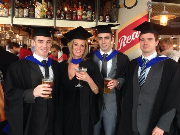 NonEstFactum's tweet photo. Graduation #graduation #beer #goodtimes http://t.co/cDkWcXk9jr