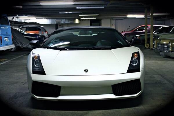 automatrixoy's tweet photo. Winter is behind the corner! Better to take the all wheel drive out ;) (wrapped satin pearl white) http://t.co/l2Vtb0lkRm