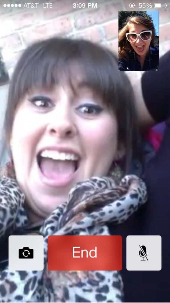 NicholeSantee's tweet image. Facetimeing each other not even 2 minutes from each other on Campus #lazyasses