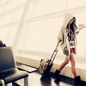 Hechos___j's tweet photo. Vi a ____ en el aéreopuerto es muy perfecta.. Belieber http://t.co/Twbl1q69n9