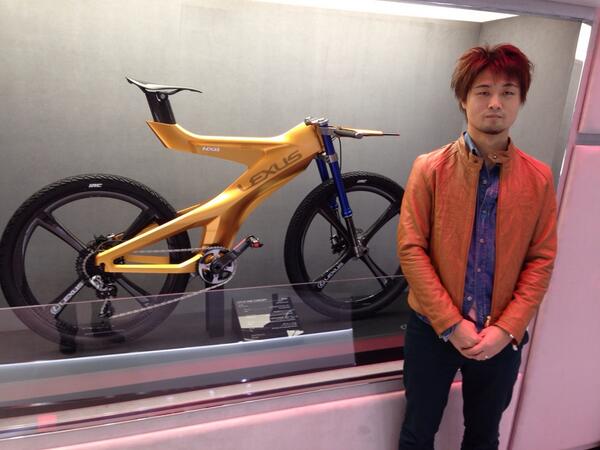 Magx ニューモデルマガジンx この自転車はひと目で レクサスとわかるデザインを目指した 曲面から線への流れるようなデザインが素晴らしいですね 上浦さんはロードでもマウンテンでもないニュージャンルを目指していますと話します Http T Co Magx ニューモデルマガジンx この自転車はひと目で レクサスとわかるデザインを目指した 曲面から線への流れるようなデザインが素晴らしいですね 上浦さんはロードでもマウンテンでもないニュージャンルを目指していますと話します Http T Co