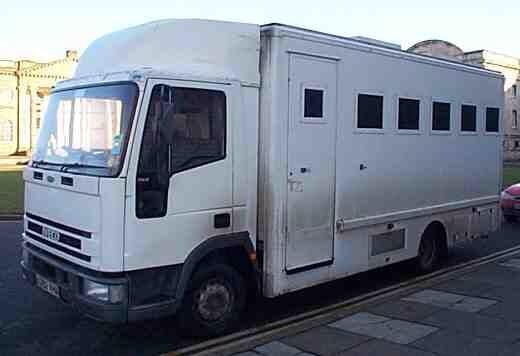 liam_clifford_'s tweet image. The Australian cricket team bus #ashes2014 #barmyarmy #ashesbanter