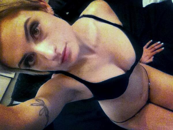 Annika Amour’s pics and videos