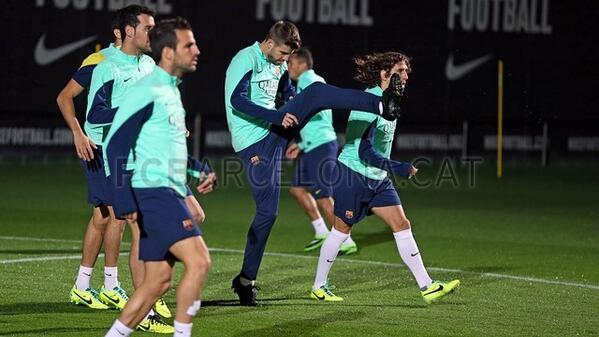 PenyaIndoBarca's tweet photo. Pique yg pulih dari ktdaknyamanan pd pahanya sudah bergabung dgn tim dlm sesi training. | fcb #BarcaPic http://t.co/yMZvNUhiiU