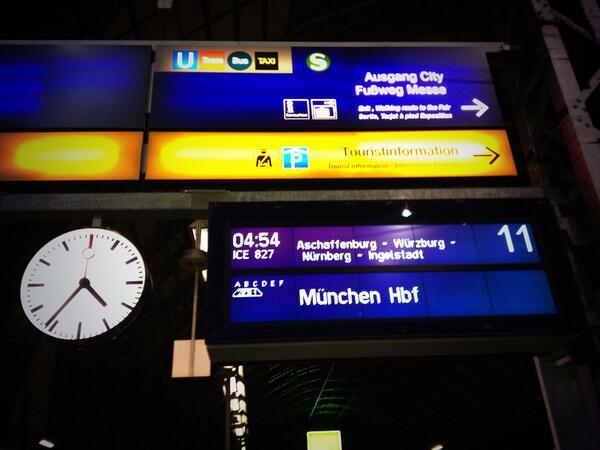 tschreiber's tweet image. #Startup heißt früh aufstehen und spät nach Hause gehen -:) @bettervest auf dem Weg zur #Crowddialog in #München