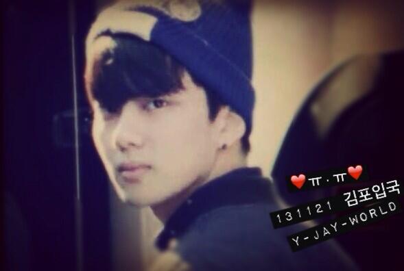 BAP_JUMPERS's tweet photo. [PREVIEW] 131121 Youngjae @ Gimpo Airport http://t.co/LAbNodzHaQ (cr: @/YJayWorld|v:BAP_intl)