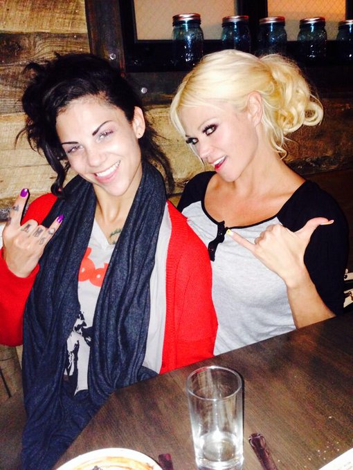 With yummy boo @thebonnierotten http://t.co/FJmlZboo0D<a class="tags" target="_blank" title="On Twitter" href="/?out=eyJ0eXAiOiJKV1QiLCJhbGciOiJIUzUxMiJ9.eyJpYXQiOjE3MjIxMDAzMDUsImlzcyI6InR3cG9ybnN0YXJzLmNvbSIsIm5iZiI6MTcyMjEwMDMwNSwiZXhwIjoxNzUzNjM2MzA1LCJyZWRpcmVjdF91cmwiOiJodHRwczovL3R3aXR0ZXIuY29tL3RoZWJvbm5pZXJvdHRlbiJ9.O5LdWXogkahAEElMRwE_iho6fwpiUZMWTrAhIdemq6k9bL6l282qSpDZEiOaYV4y4fQQiUUX4mO8oPNDECDmqQ">@thebonnierotten</a>