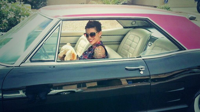 Classic car for a classy chic!! LOL http://t.co/D0ABcWRKwC<a href="/tag/cuddlingwithelvis"class="tags"><span>#cuddlingwithelvis</span></a>
