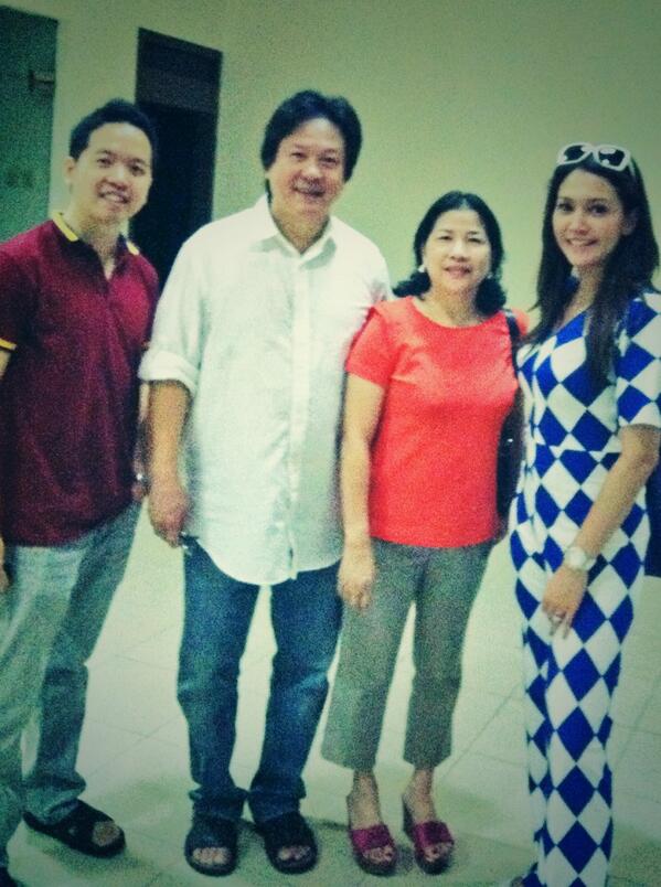 MAIAsangJUARA's tweet photo. with Mr.Liem Swie King n fam..a legendary indonesian badminton player http://t.co/p6A01B1y5S