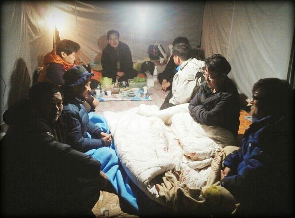 가야할 마을에 주민들이 안계셔서 동화전 천막에서 두런두런 얘기하고 있습니다. #밀양 마을 이름 유례에 대해 얘기해 주십니다. 바드리 마을은 달을 받든다고해서 소월마을을 그리 부른답니다. 이런 마을에 왠 송전탑?