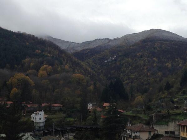 rivierabike's tweet photo. First snows have hit the mountains! http://t.co/4jY7XM4pMC