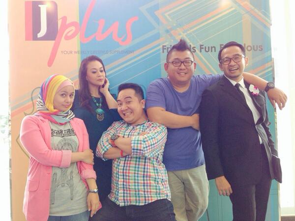 JPlusSunday's tweet photo. "@ReneCC: Ini dia #TableOfFriends di @JPlusSunday >> @mrshananto @edwardsuhadi @ZoyaAmirin @iwetramadhan and me! :) http://t.co/6W5Z0FXzB3"