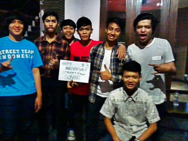 RT @Anto_ComeBlash: @Onadioleonardo <a href="/JosaphatKlemens/">Josaphat Klemens</a> @HeyReyufi <a href="/katafebry/">Febri</a> <a href="/i_fadill/">FADILL</a> <a href="/KILLINGMEINSIDE/">Killing Me Inside</a> <a href="/KST_Subang/">StreetTeamSubang</a>