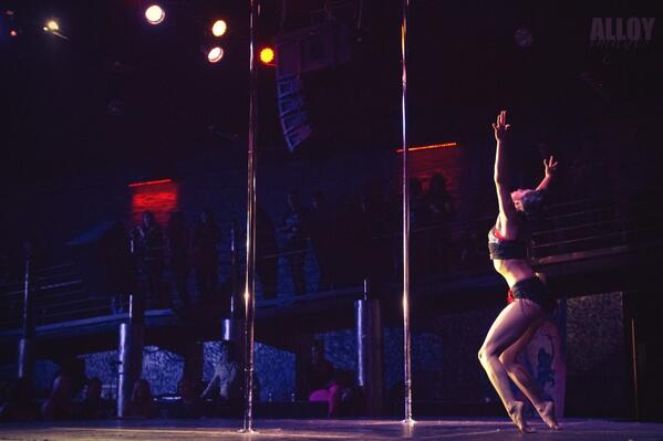 MissDrusilla's tweet photo. Milking that toe rise from #cpdc2013 #polelife http://t.co/rZiABbgS7p
