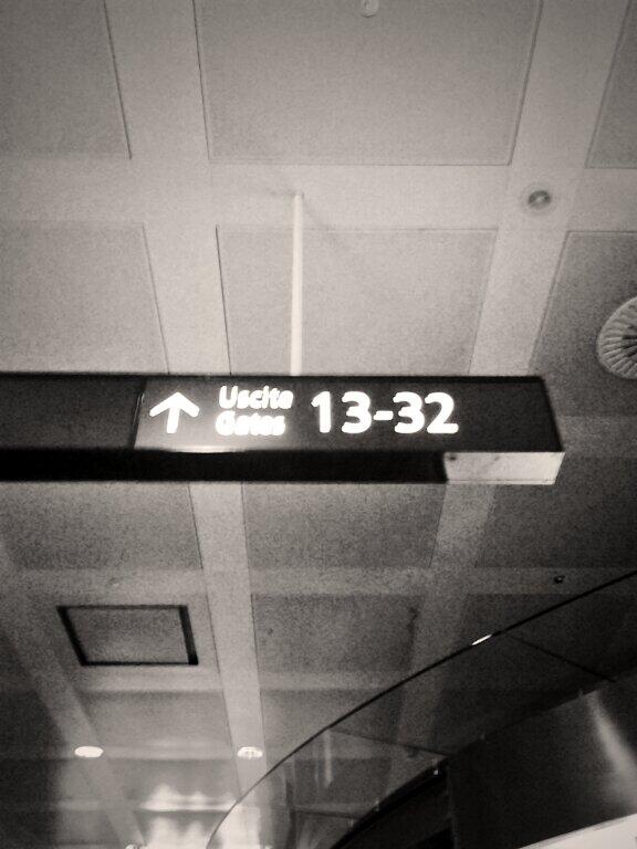 AbroadExperienc's tweet photo. #VeniceAirport... Secondo voi, dove stiamo andando? Si accettano scommesse ! http://t.co/PZWN3m9nS3