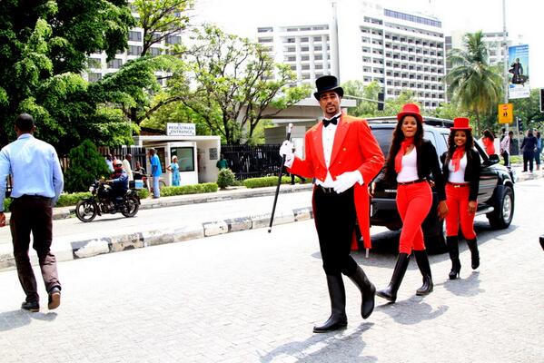 JTCapitan's tweet image. Have you seen the Striding man and his girls?? #STEPUP2VIP