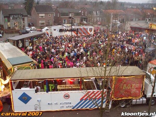 MOCPudenhout's tweet photo. 'Gooiterug Donderdag!' Een foto uit de oude doos #RT als je erbij was. Nog 101 dagen tot #MOCP2014 #CV2007 http://t.co/lOEN71ZOps