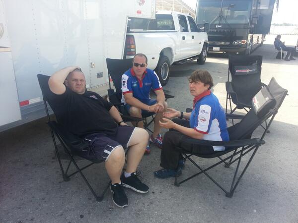 TKARTweb's tweet photo. #PaddockPics #Energy team talking with #GFR engine tuner #WorldChampionship #Karting #KF #KFJ http://t.co/BtojvuW2Ij