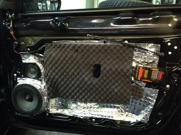 CARlectra's tweet photo. Zo deurtje fijn gedempt #passat #hertz Sounduograde http://t.co/9aAfZL7tML