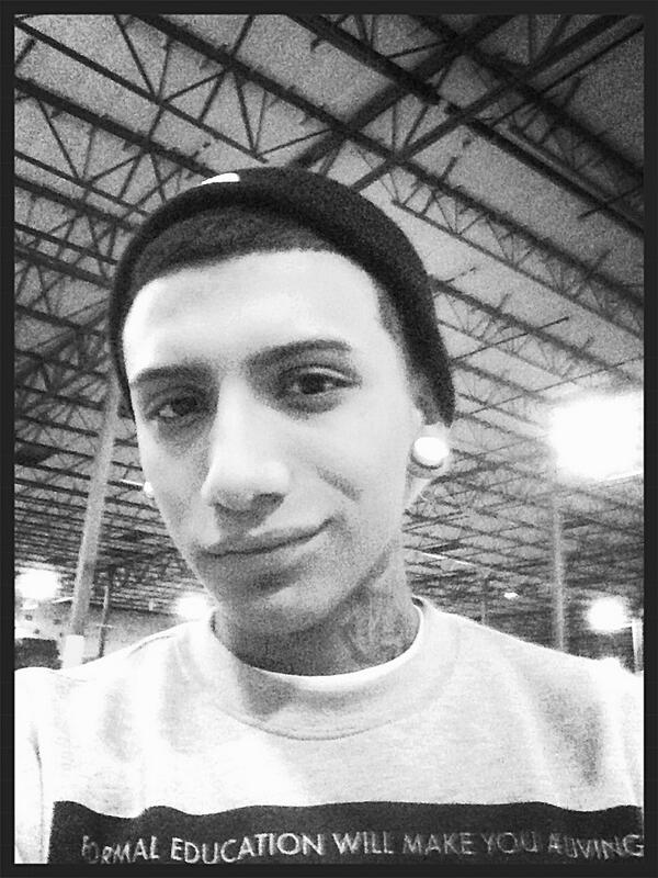 Snapper_909's tweet photo. #Aviary http://t.co/YnPPntpkty