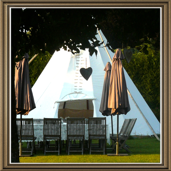 Idee? Sfeervolle #Kerstborrel met uw team (tot 30 pers.) rondom kampvuur in onze huge tipi? hetroozenhuys.nl