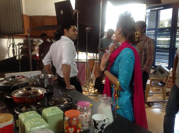 SonyTV's tweet photo. Another sneak peek into what goes #BehindSET of #JeeLeZara. RT and tell us if you like it! @ruslaanmumtaz http://t.co/kGUBwKPhZN