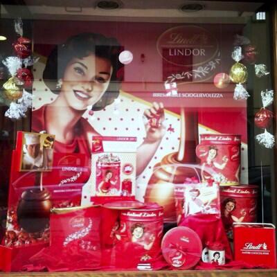 Mesagne's tweet photo. Lindt torna a Mesagne, degustazioni gratuite e 3kg di Lindor in premio - http://t.co/tWGjzIl5xz http://t.co/EgU6JGfP8u