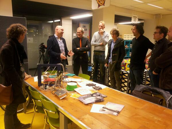 NieuwsFDMCI's tweet image. Mannen onder elkaar tijdens uitreiking @ChocoHashtag #hva #cmd