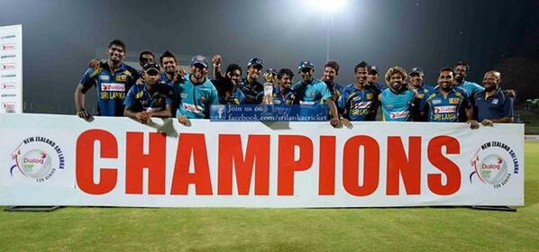 dialoglk's tweet photo. RT @Cricket_SL: Team Sri Lanka with the trophy! #Champions #SLvNZ #T20Cricket #DialogCup http://t.co/MsMWL3SYwj