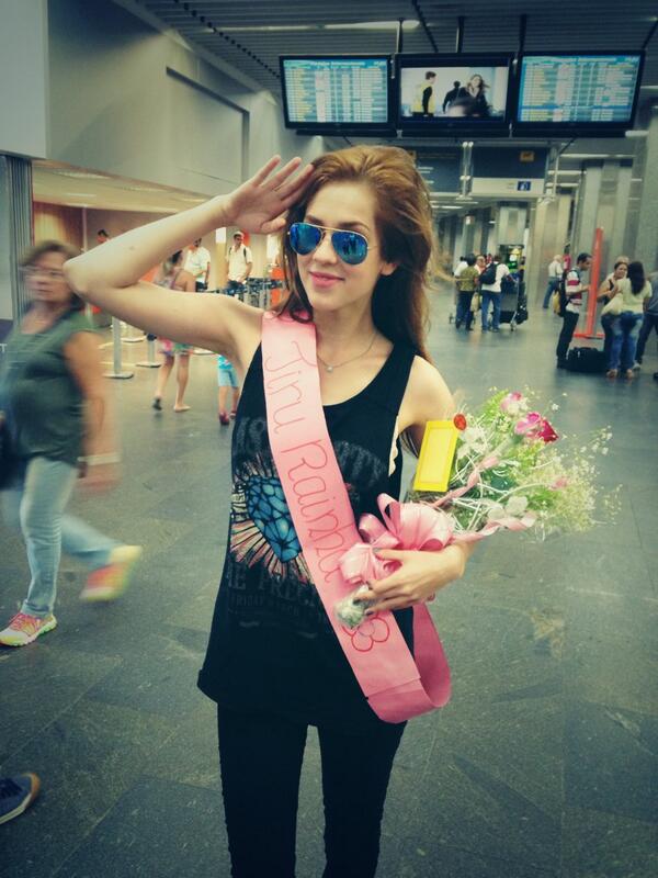 sophiaabrahao's tweet image. desculpa recalque, eu tenho um reino. e sim, ele é o melhor lugar do mundo! HAHA!! a tirulândia é o poder!