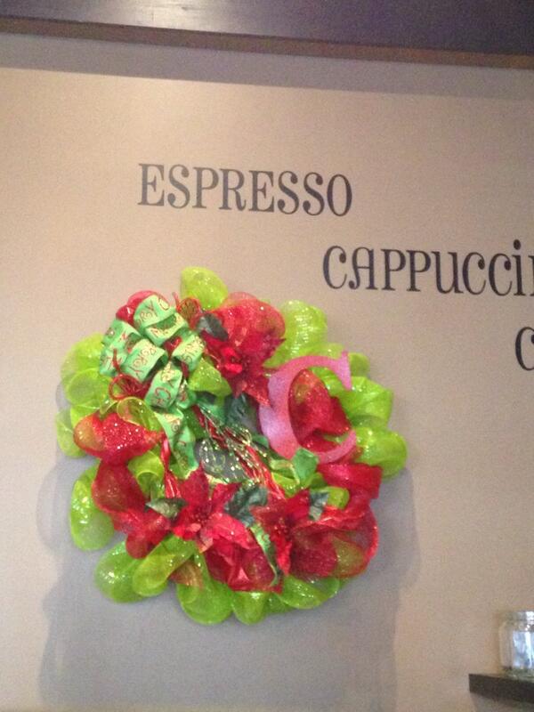 CarloTrattoria's tweet photo. Thank you @daniellemarxer for such a beautiful wreath! http://t.co/FKRHAn0UbK