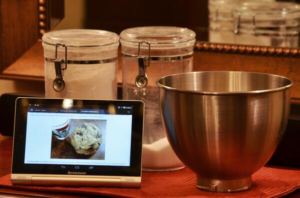 CollChris's tweet image. RT @c2cmom: Used @Lenovo Yoga Tablet making @jenniferperrillo’s choc chip cookies! #techtea #betterway