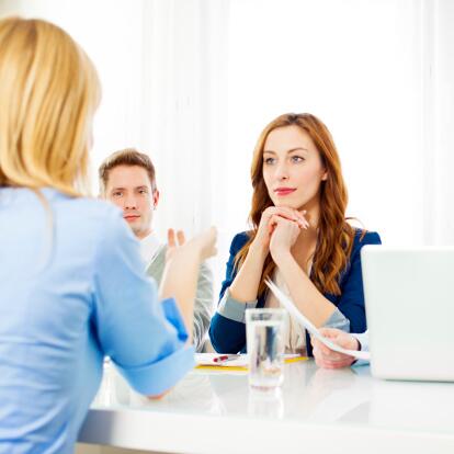 ProtocoloVE's tweet image. Mire a los ojos de la persona que habla y preste atención cuando le dirijan la palabra #Etiqueta