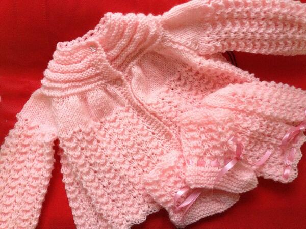 Poptate's tweet image. Hello! My Nana, 87, knits these baby sets. Am selling &apos;em for her. Rs 700 with cap+booties. RT for good karma!