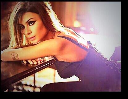 LadyEnigma_90's tweet photo. #عارضه برازيليه جذابه Thaila Ayala http://t.co/X9SPakkksp