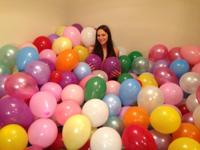 Doing a fetish vid! 404 balloons, ha http://t.co/k5xgQASDkY<a href="/tag/mvsales"class="tags"><span>#mvsales</span></a>
