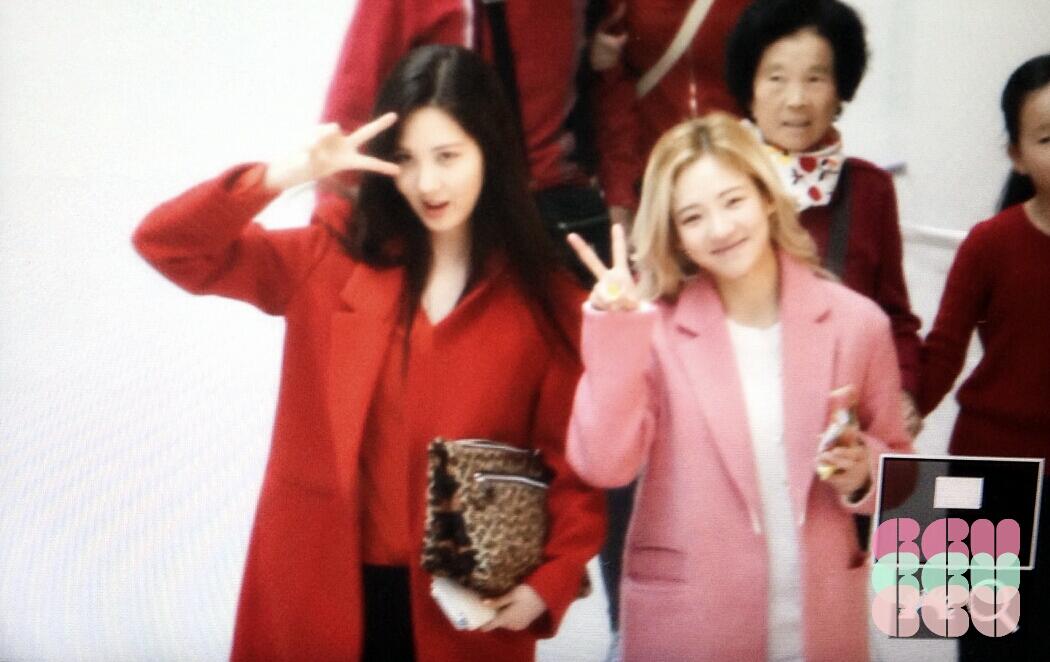 [PIC][22-11-2013]SeoHyun và HyoYeon khởi hành đi Hồng Kông để tham dự "2013 Mnet Asian Music Awards" vào sáng nay BZo6X0gCQAAFO-B