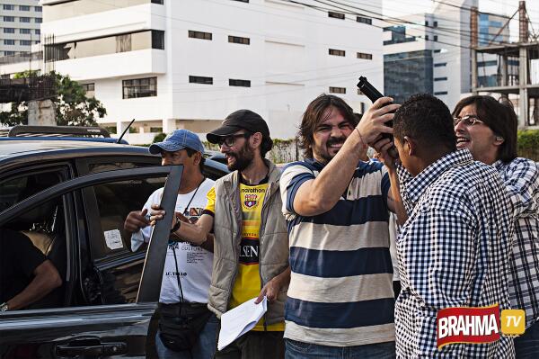 BrahmaEc's tweet photo. ¿Qué le pasará a Juan Carlos? Les dejamos esta #Infiltrada de la grabación de #SolterosSinCompromiso @DiegoSpotorno http://t.co/fAtqpnEMdJ