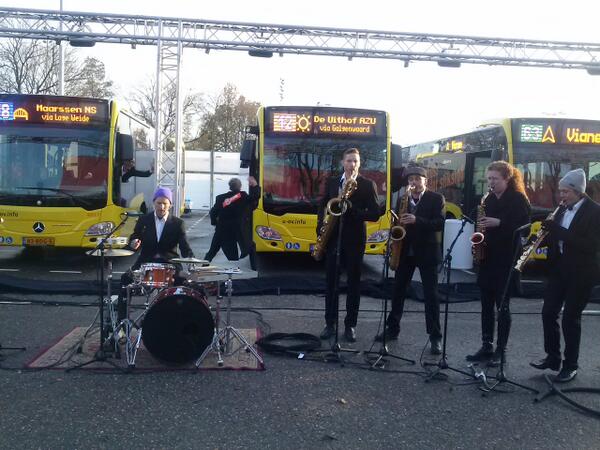 Start concessie U-OV: feestje van <a href="/RegioUtrecht/">BRU</a> en <a href="/infoQbuzz/">Qbuzz</a>. Mooie bussen, bestuurd door enthousiaste chauffeurs.