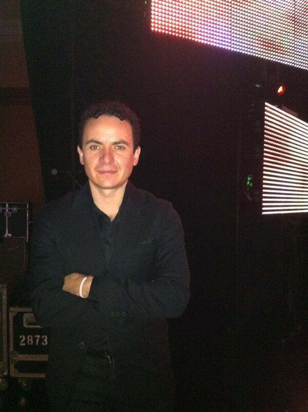LatinGRAMMYs's tweet photo. .@Fonseca en el Pre-Telecast #ENVIVO por http://t.co/cthaRGwWmU http://t.co/Q6WydyIVG2