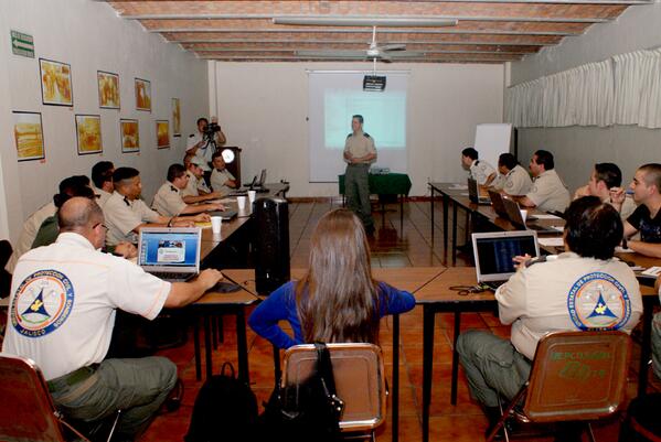 PCJalisco's tweet photo. La UEPCBJ clausuró esta tarde su curso de Comunicación Integral Toastmaster Internacional para instructores. http://t.co/ANzlFsbe7N