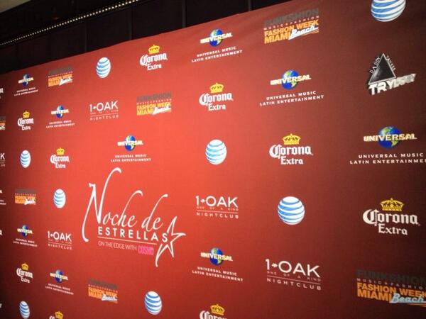 XiomiihDYMFC's tweet image. *O* #trylogy de @daddy_yankee official sponsor #nochedeestrellas de @Cosmopolitan_US